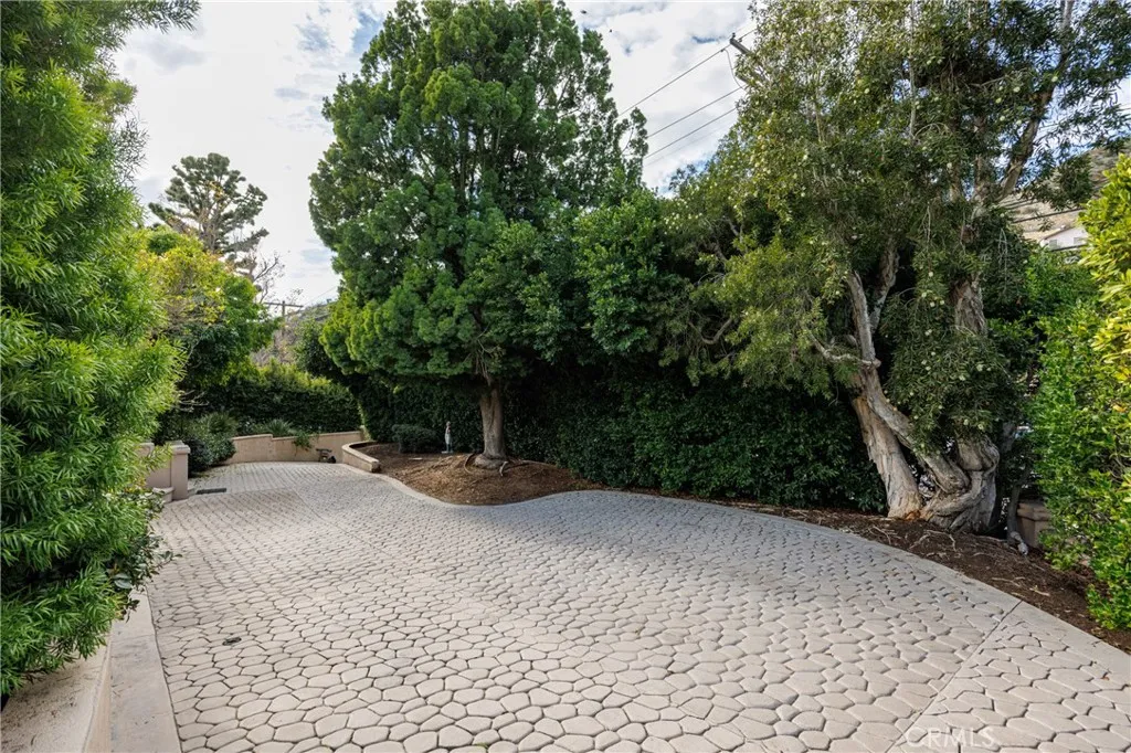 2072 Coldwater Canyon, Beverly Hills, California 90210 home-pic-19